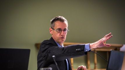 Auctioneer running an auction